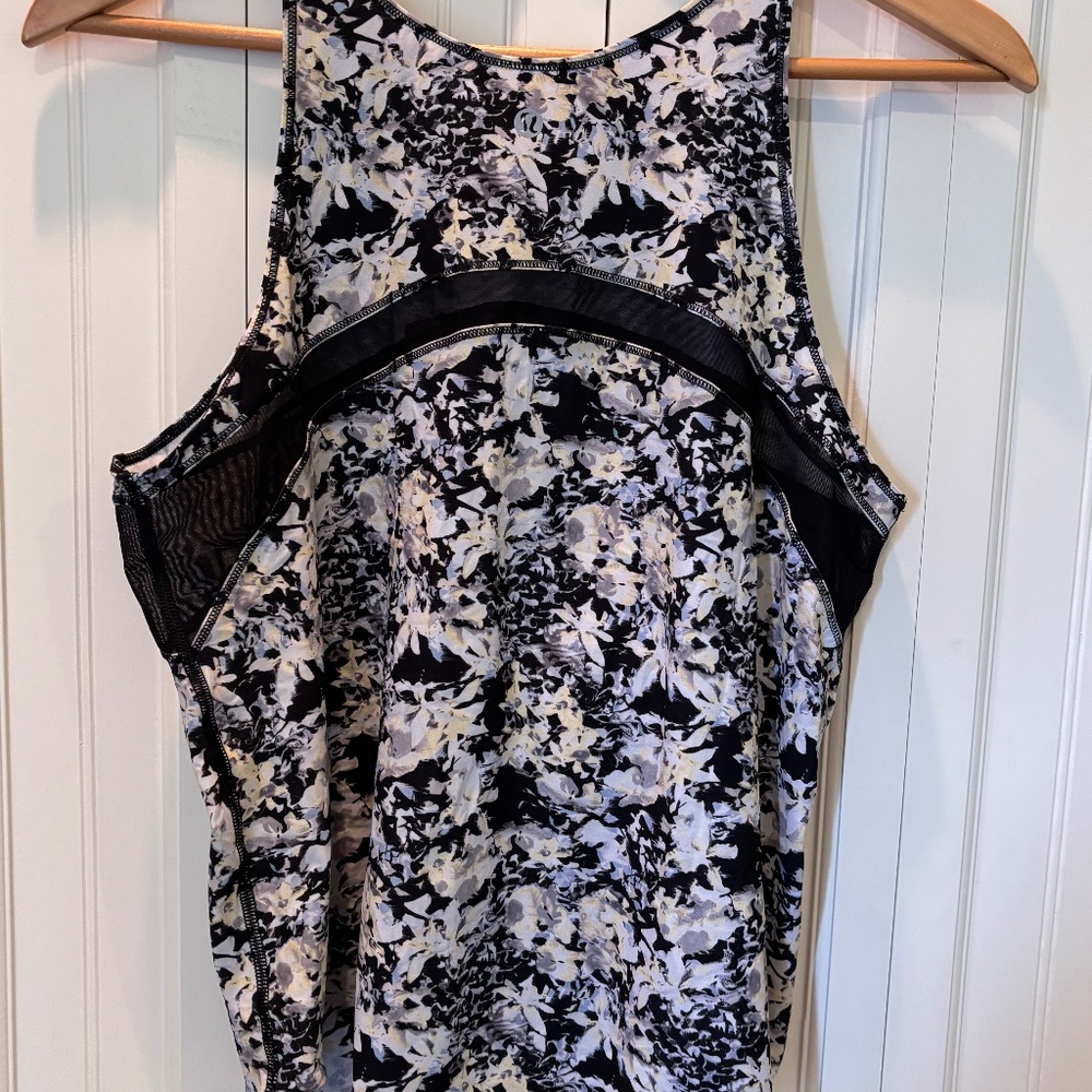 Lululemon floral tank women's size M